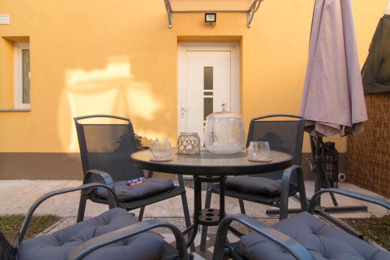 Apartamento Moet With Garden Pula Exterior foto